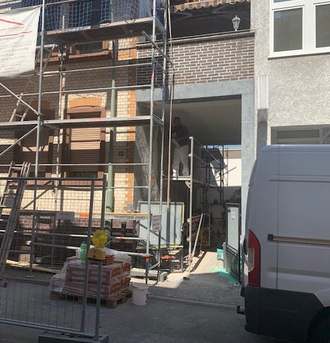 Dach und Fassade  an denkmalgeschütztes Altstadt-Objekt