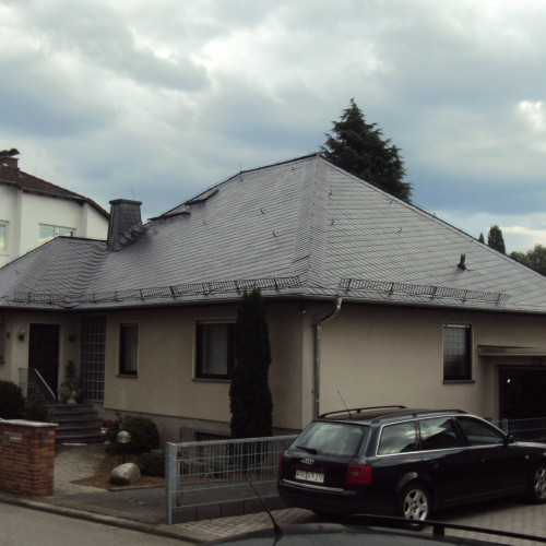 Dachsanierung und -beschichtung einer Villa in Fürstenfeldbruck