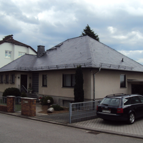 Dachsanierung und -beschichtung einer Villa in Fürstenfeldbruck