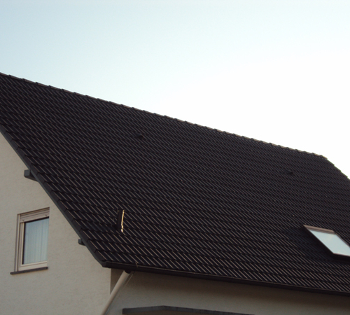 Dachsanierung bei Betonziegeln in Anthrazit